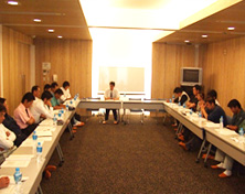 定例会議の様子2